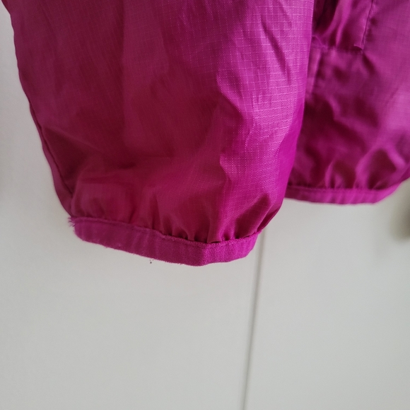 Beautiful fuschia pink Alpinetek windbreaker. Size small. - Picture 6 of 10